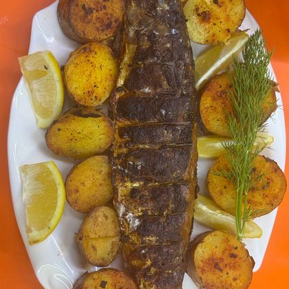Скумбрия на углях целиковая с картошкой