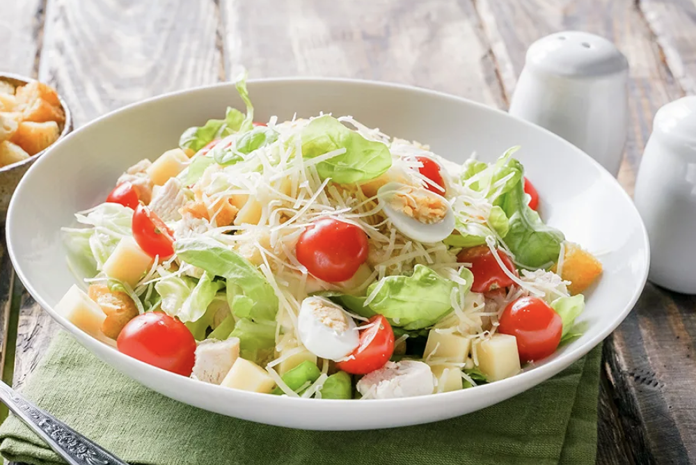 Салат Цезарь с курицей