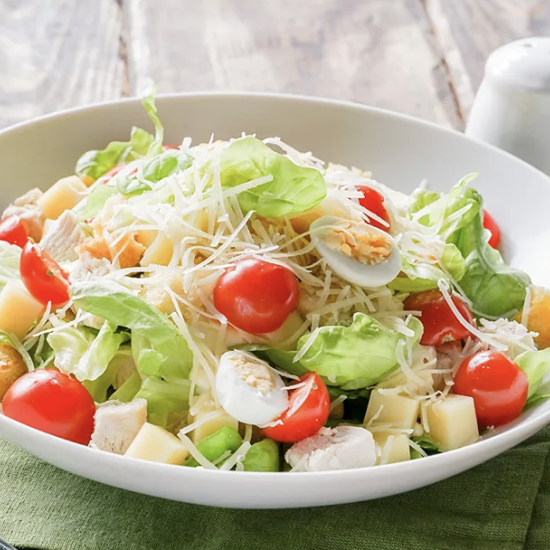 Салат Цезарь с курицей