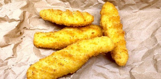 Куриные стрипсы в панировке