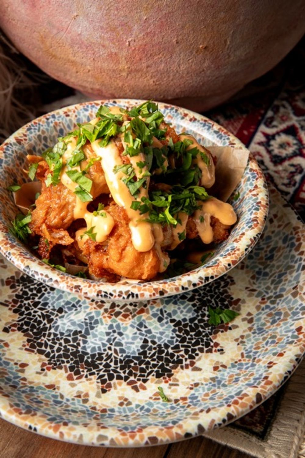 Хрустящие куриные крылышки под сырным соусом