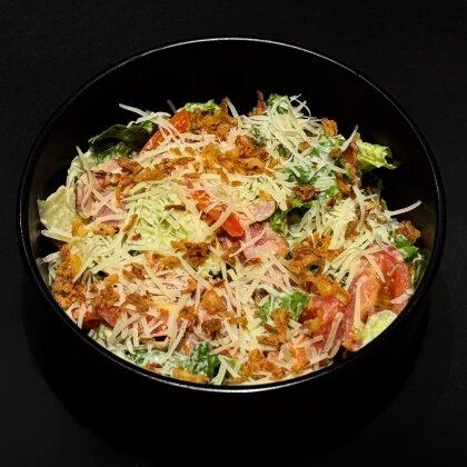 Салат Цезарь с беконом