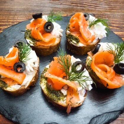 Брускетта с форелью