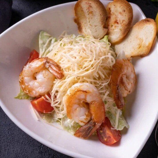 Салат «Цезарь» с креветками