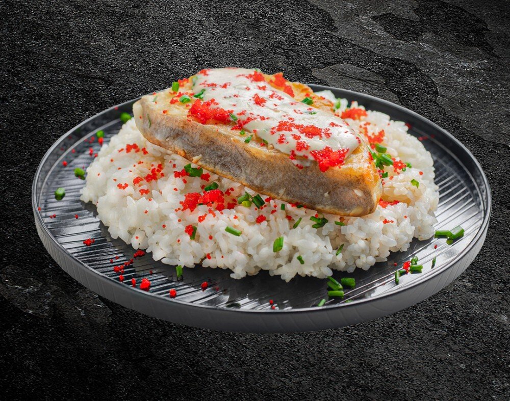 Палтус жареный на рисе