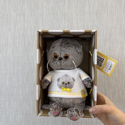 Басик BABY в футболке с автопортретом