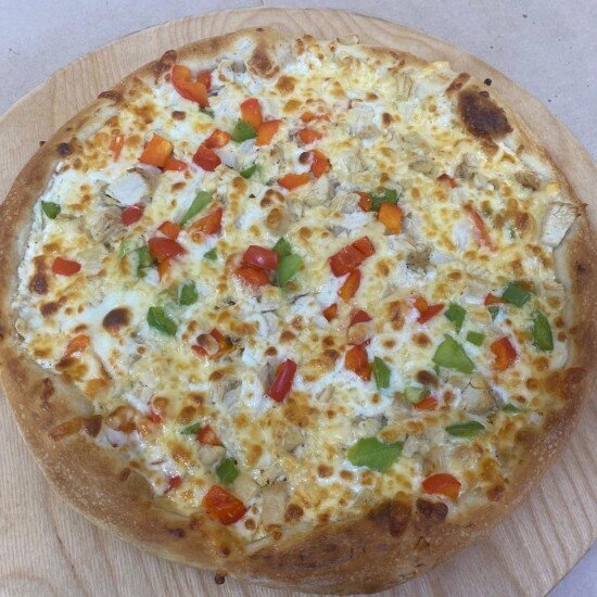 Пицца с курицей и сыром