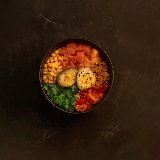 Поке тунец лосось и маринованное яйцо М