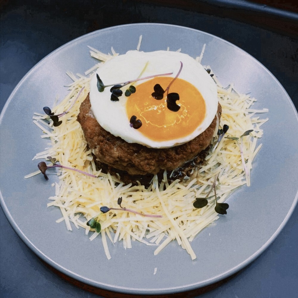 Бифштекс на пиве с грибным соусом