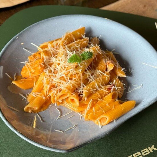 Паста Пенне трезвый с лососем и сливочным соусом