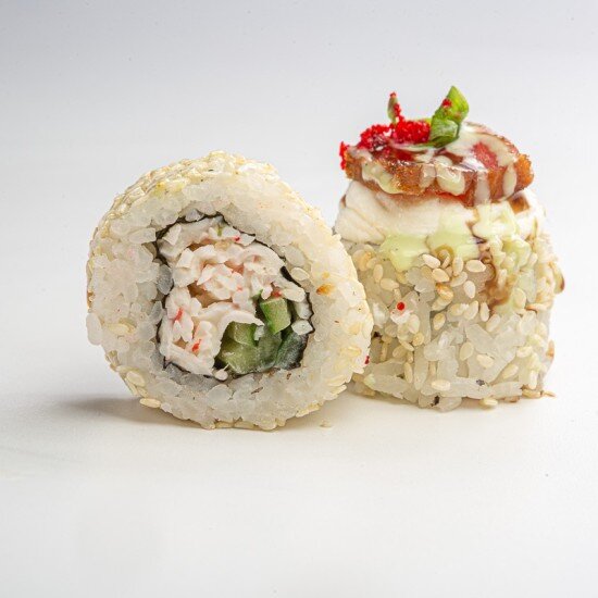 Половинка Ролл Татаки с тунцом и соусом Васаби