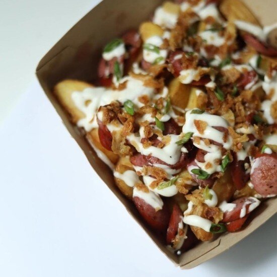 Картофель по-деревенски с охотничьей колбаской