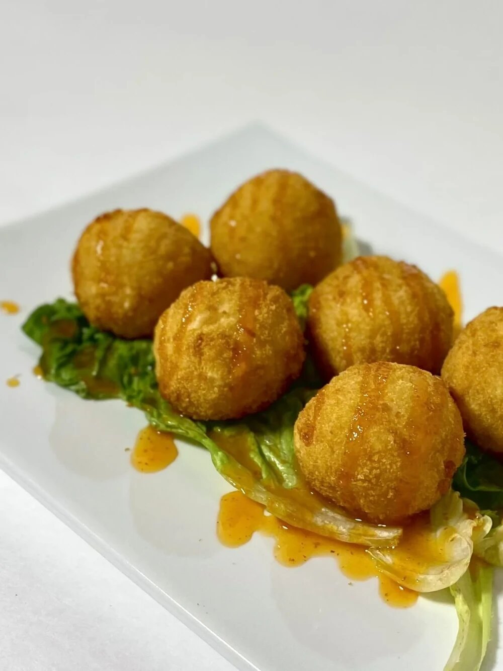 Рисовые шарики с креветкой и соусом Манго-чили