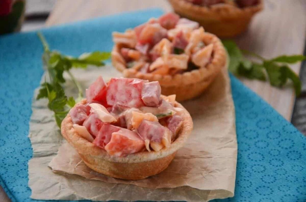 Тарталетки с ветчиной и сыром