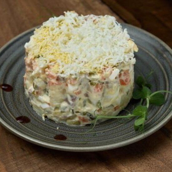 Салат оливье с языком