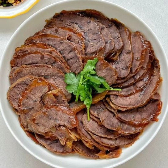 酱牛肉 / тушеная говядина