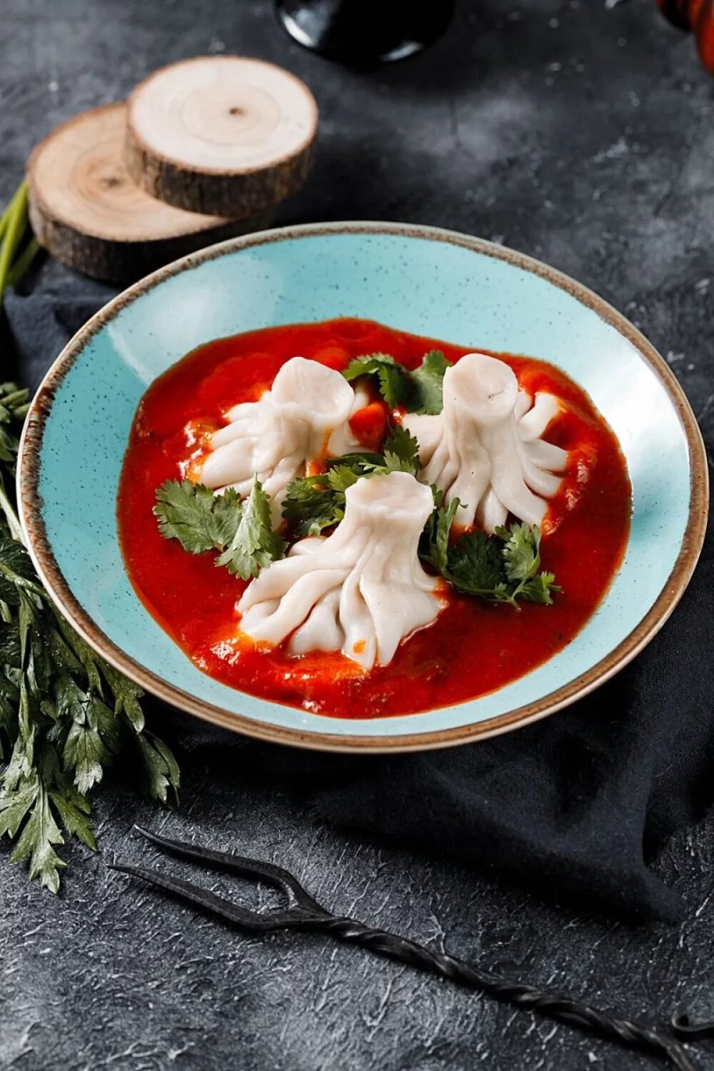 Хинкали с говядиной в соусе Сацибел