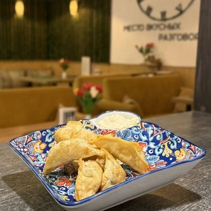 Гёдза с Цыплёнком и сливочно-чесночным соусом