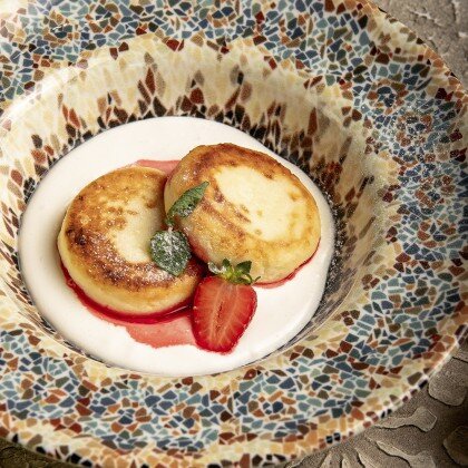 СЫРНИКИ
С КЛУБНИЧНЫМ КРЕМОМ