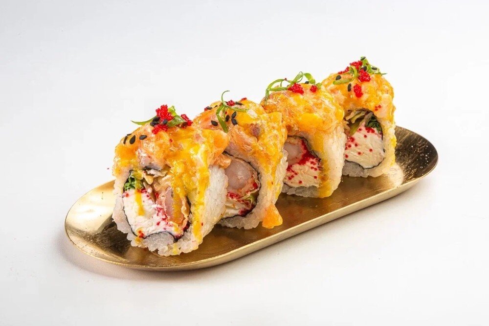 Ролл с лангустином темпура в соусе манго