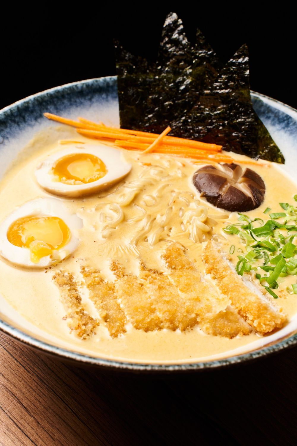 Сырный рамен с хрустящим цыпленком