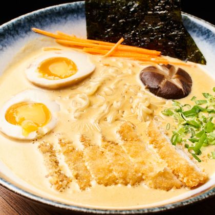 Сырный рамен с хрустящим цыпленком
