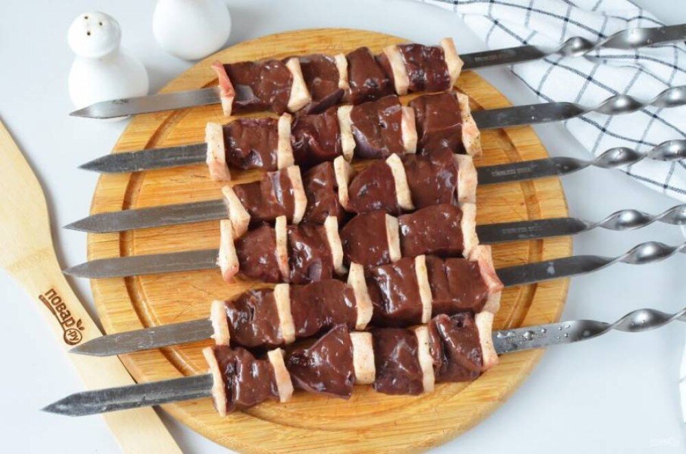 Шашлык из печени говядины с жиром