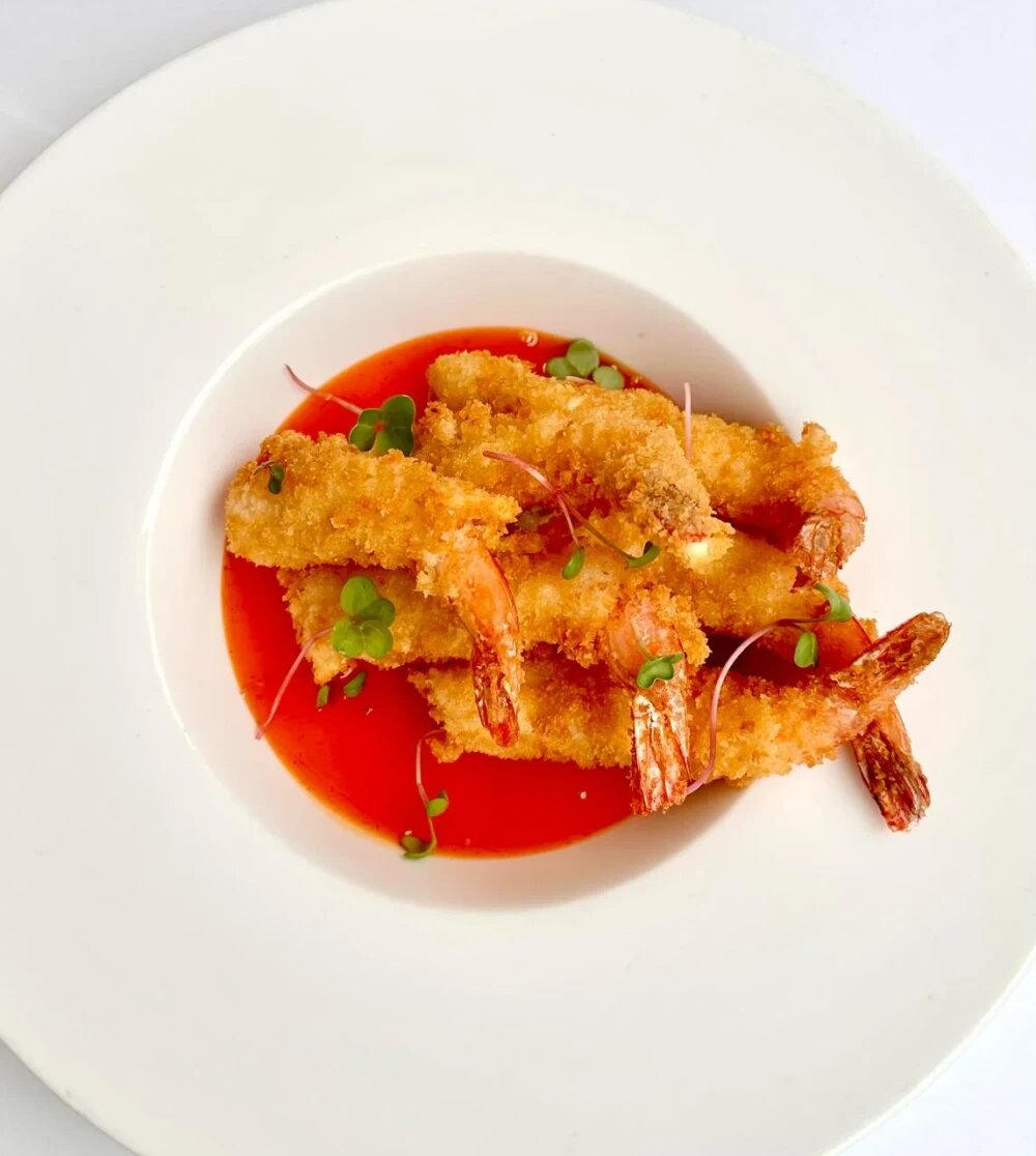 Креветки в хрустящей панировке с соусом манго-чили