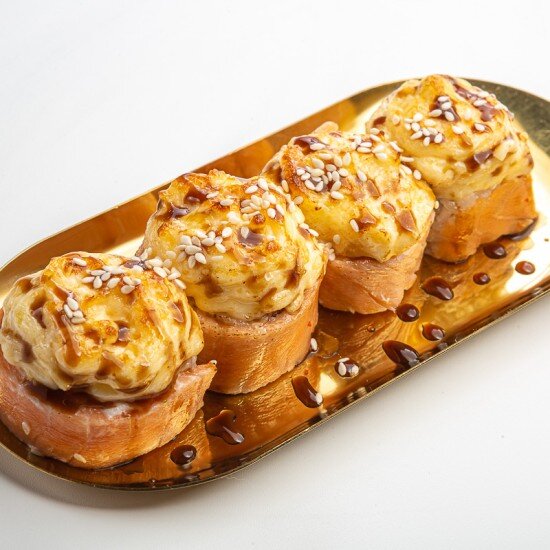 Запеченная филадельфия с 
сырным соусом