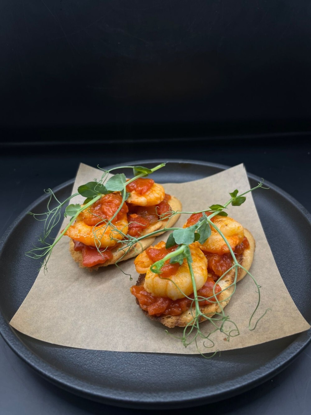 Брускетты острые с креветкой