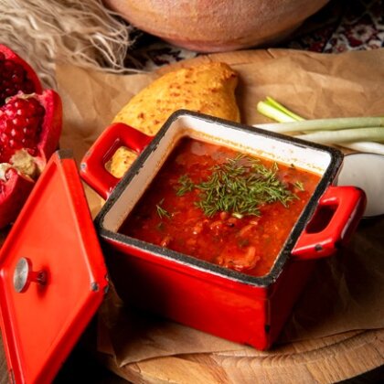 Борщ с мацони и шоти с чесноком