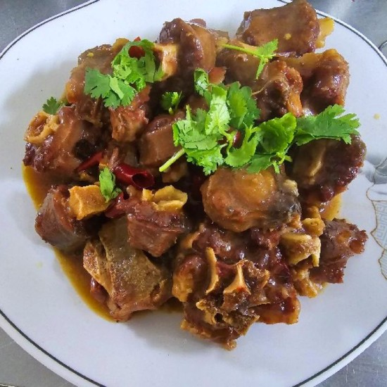 红烧牛尾 / тушеный бычий хвост