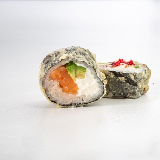 Половинка Жареный ролл с лососем