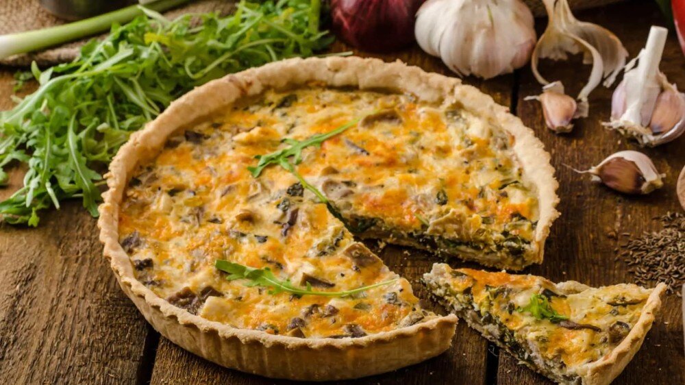 Киш с копченой курицей