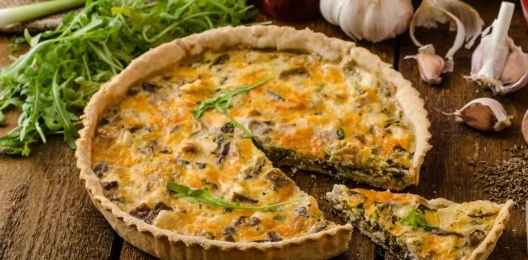 Киш с копченой курицей