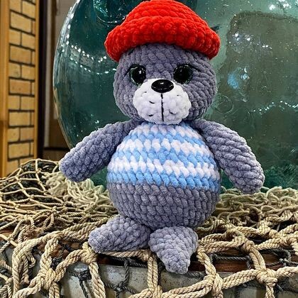 Игрушка "Нерпа в шапочке"