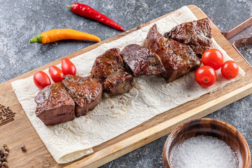 Шашлык из печени говядины с салом