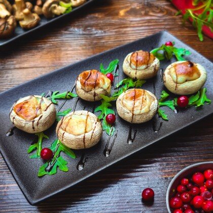 Шампьньоны запечёные с сулугуни