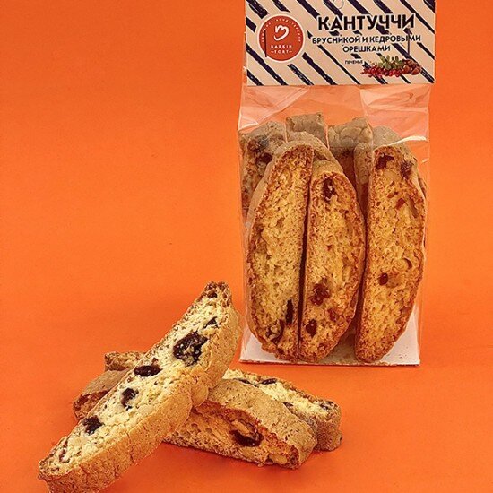 Печенье "Кантуччи с брусникой и кедровыми орешками"