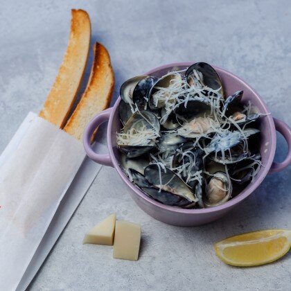 Мидии в сырном соусе