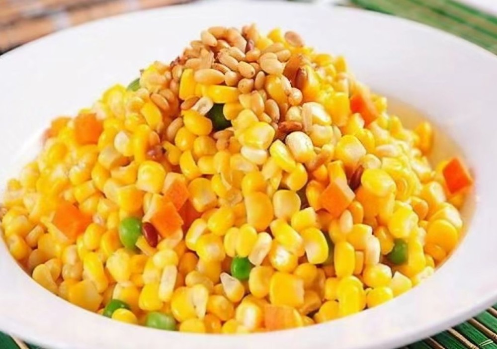 Жареная кукуруза с кедровыми орешками в сладком соусе