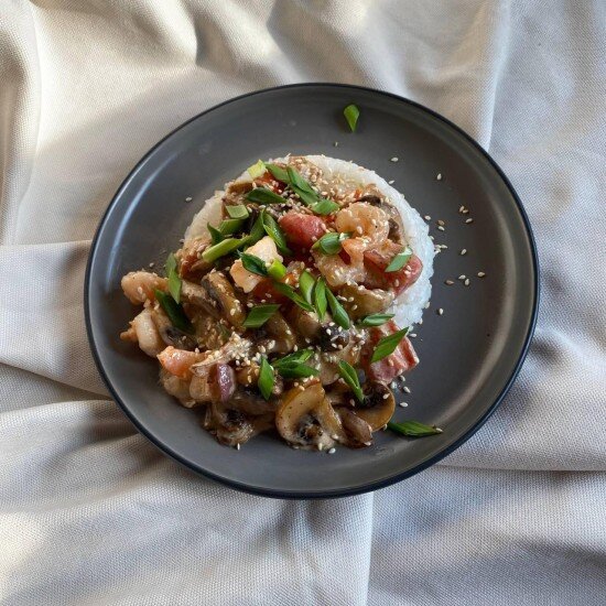 Оякодон со сливками и креветкой