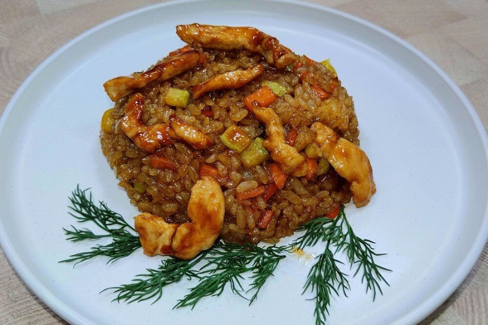 Рис жареный с курицей