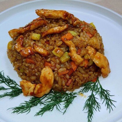 Рис жареный с курицей
