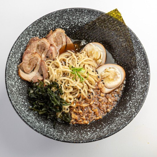 Рамен со свиным рулетом