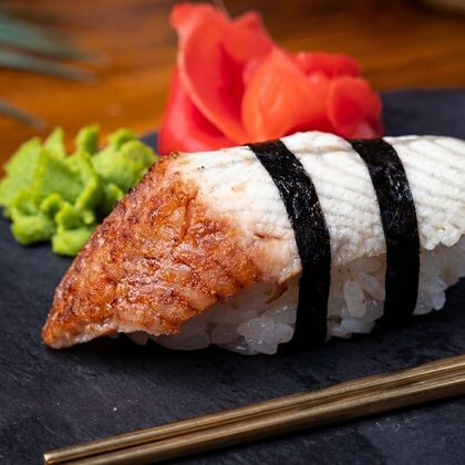 Суши с угрём