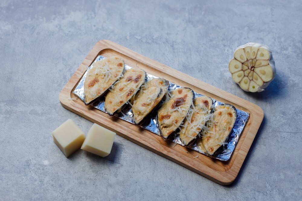 Мидии запеченные в сырном соусе