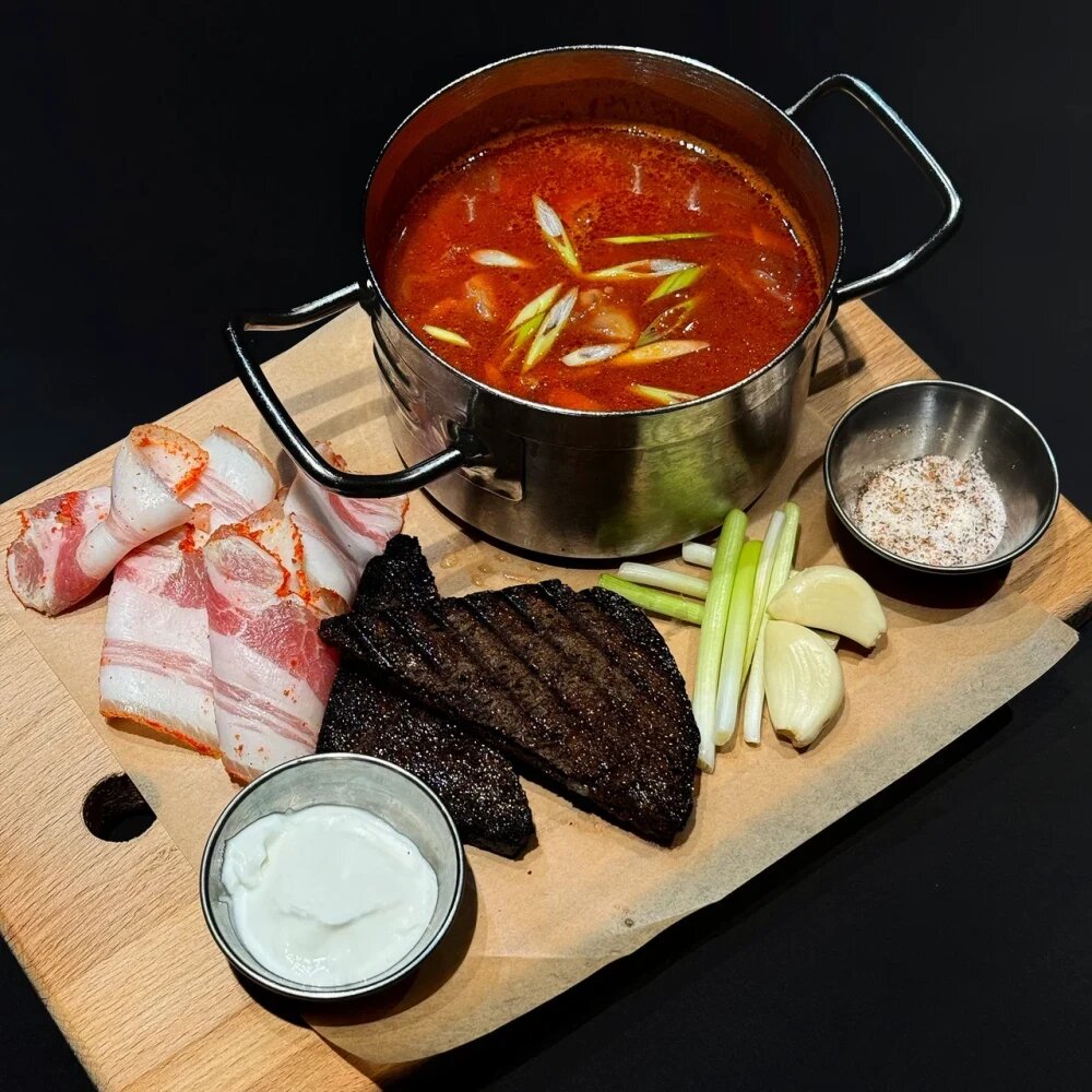 Борщ домашний с салом и гренками "71 бар"