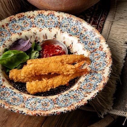 Хрустящая креветка с соусом сальса