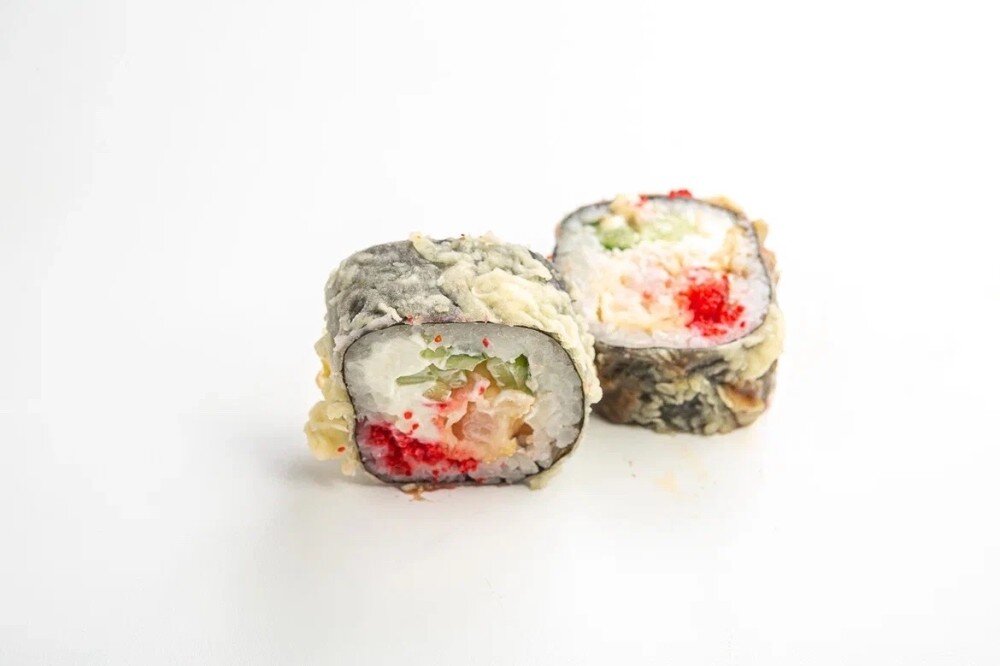 Половинка Жаренный ролл с тигровой креветкой